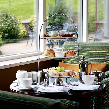 Macdonald Hill Valley Hotel, Spa & Golf Resort Уитчърч Екстериор снимка