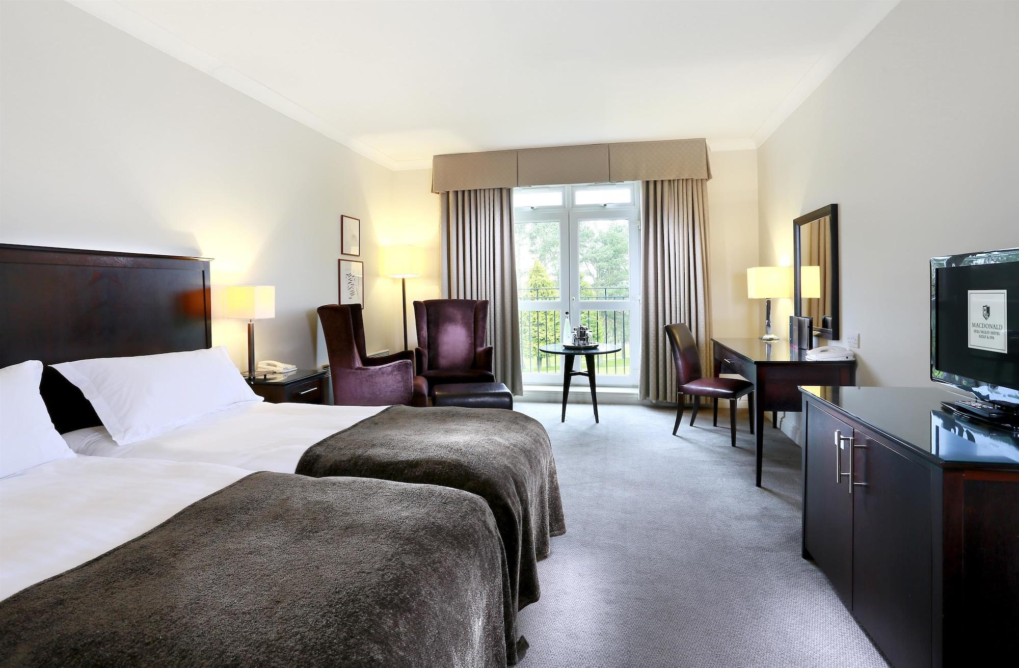 Macdonald Hill Valley Hotel, Spa & Golf Resort Уитчърч Екстериор снимка