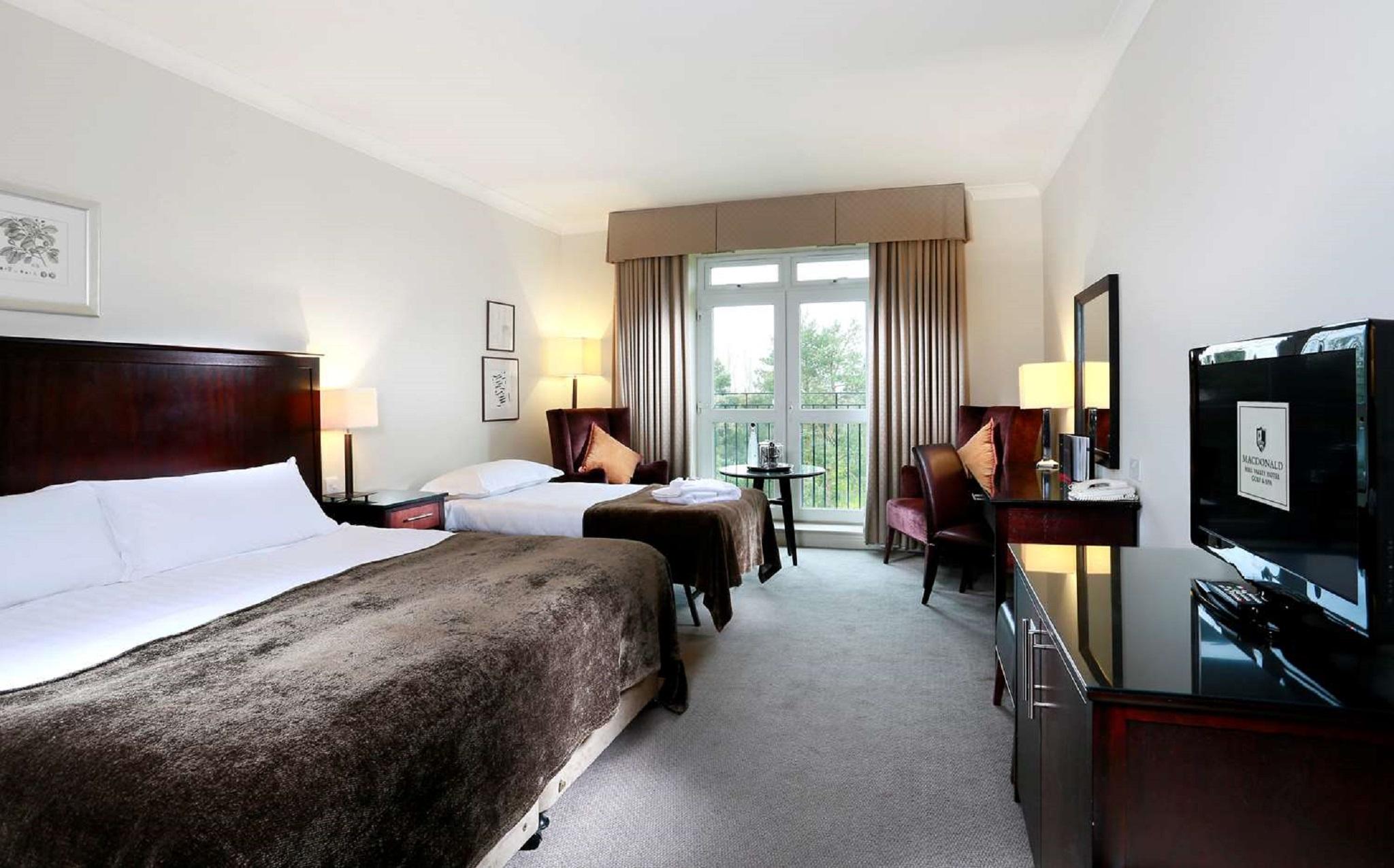 Macdonald Hill Valley Hotel, Spa & Golf Resort Уитчърч Екстериор снимка