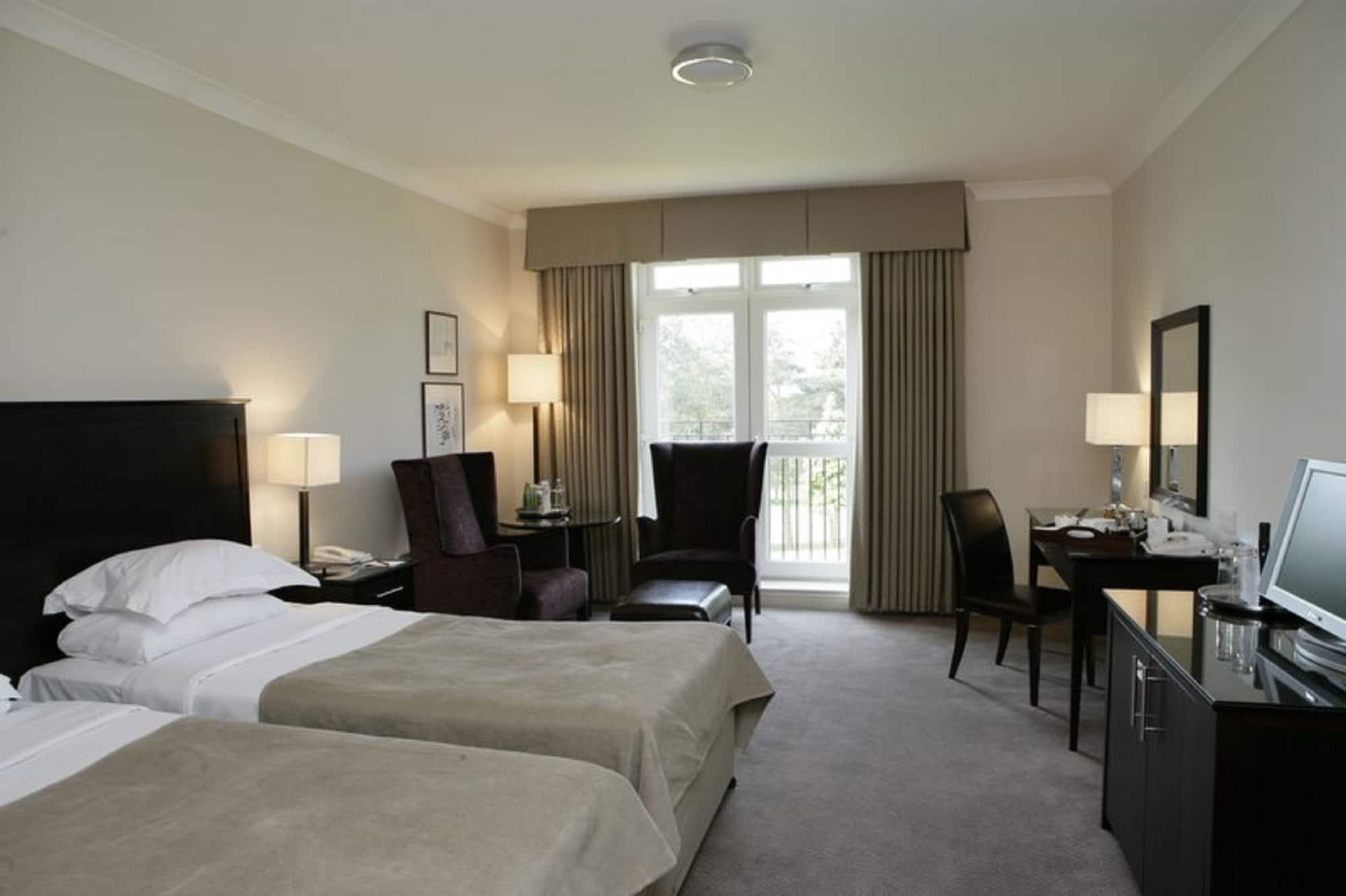 Macdonald Hill Valley Hotel, Spa & Golf Resort Уитчърч Екстериор снимка