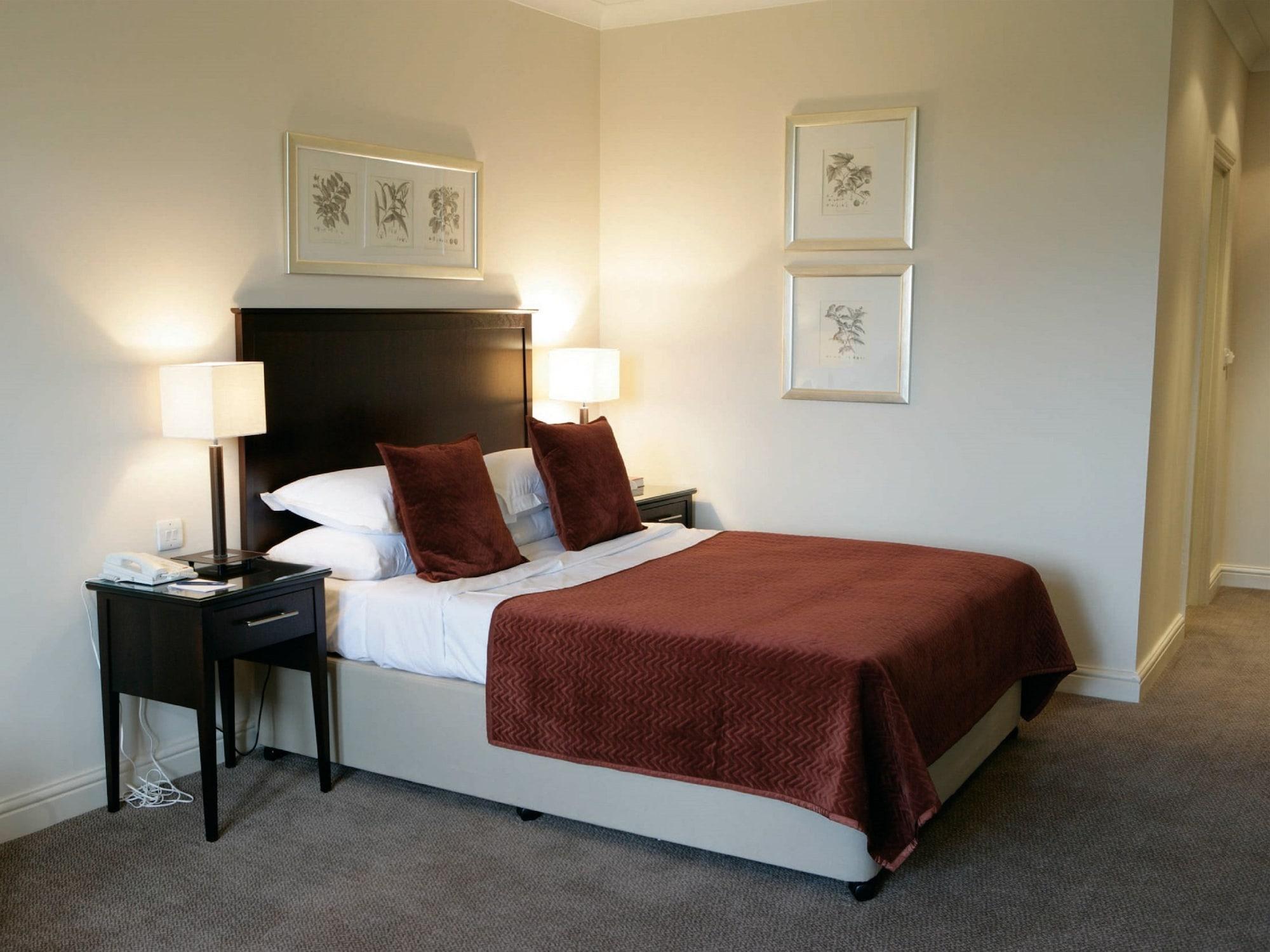 Macdonald Hill Valley Hotel, Spa & Golf Resort Уитчърч Екстериор снимка
