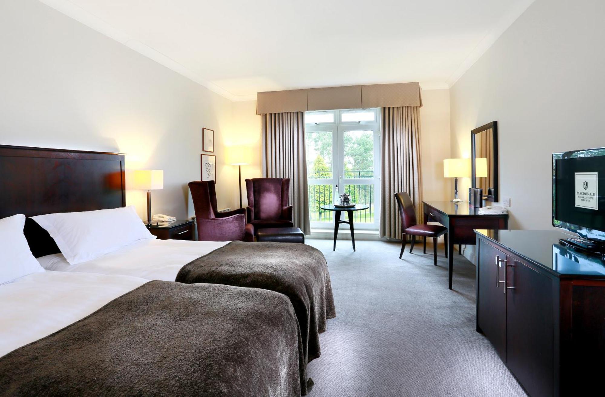 Macdonald Hill Valley Hotel, Spa & Golf Resort Уитчърч Екстериор снимка