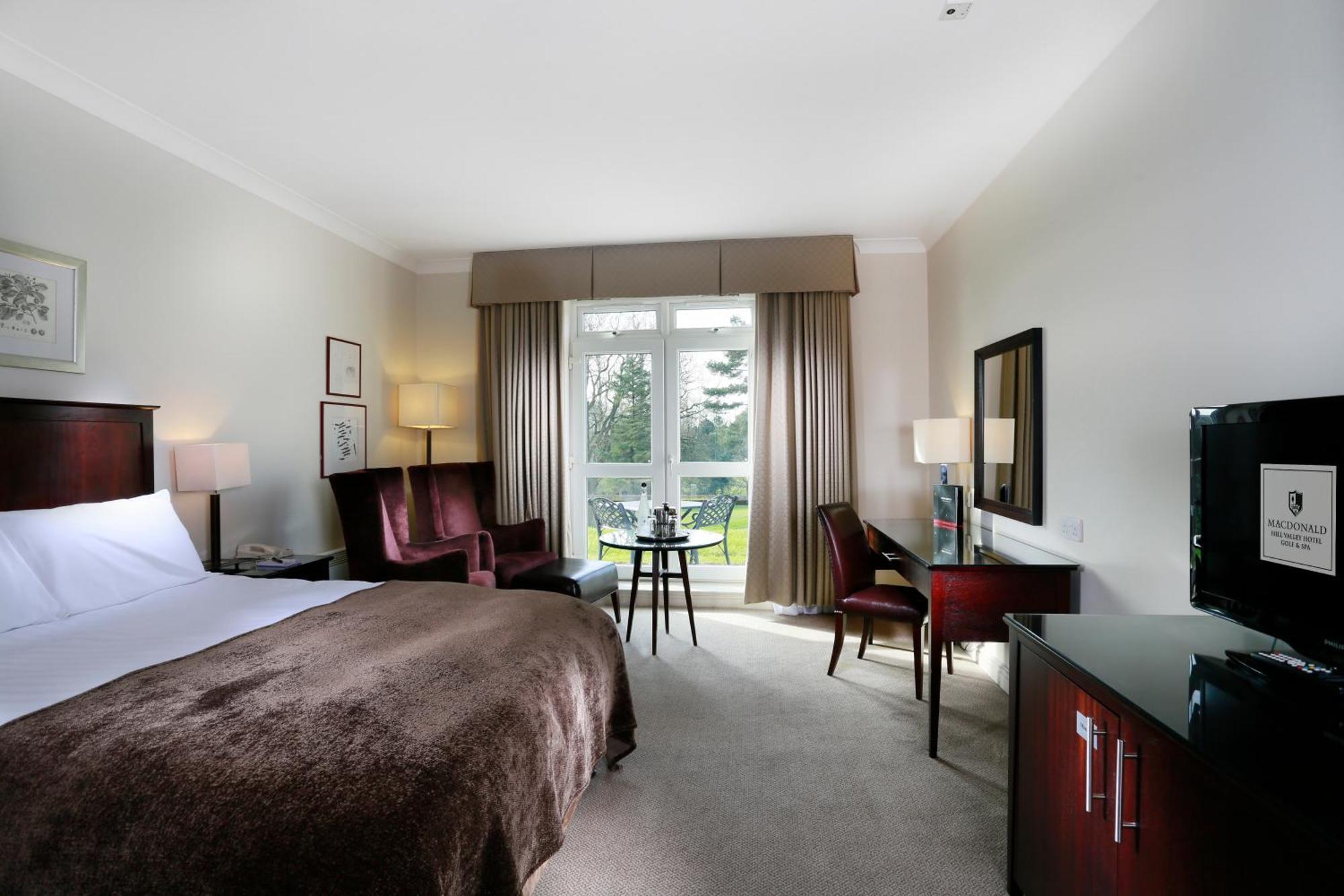 Macdonald Hill Valley Hotel, Spa & Golf Resort Уитчърч Екстериор снимка