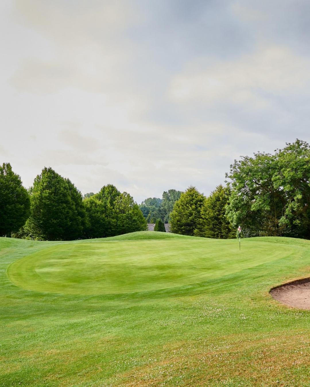 Macdonald Hill Valley Hotel, Spa & Golf Resort Уитчърч Екстериор снимка
