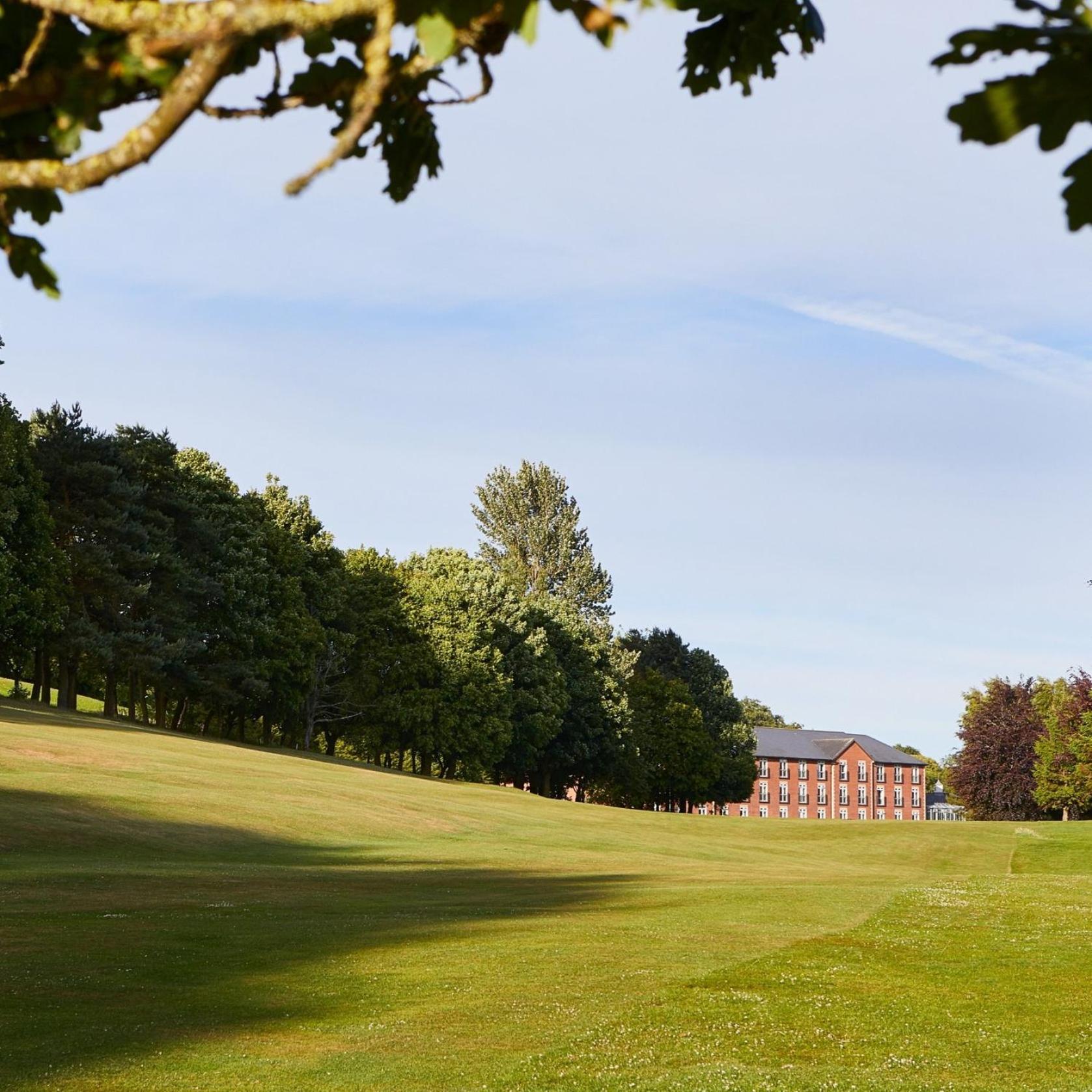 Macdonald Hill Valley Hotel, Spa & Golf Resort Уитчърч Екстериор снимка