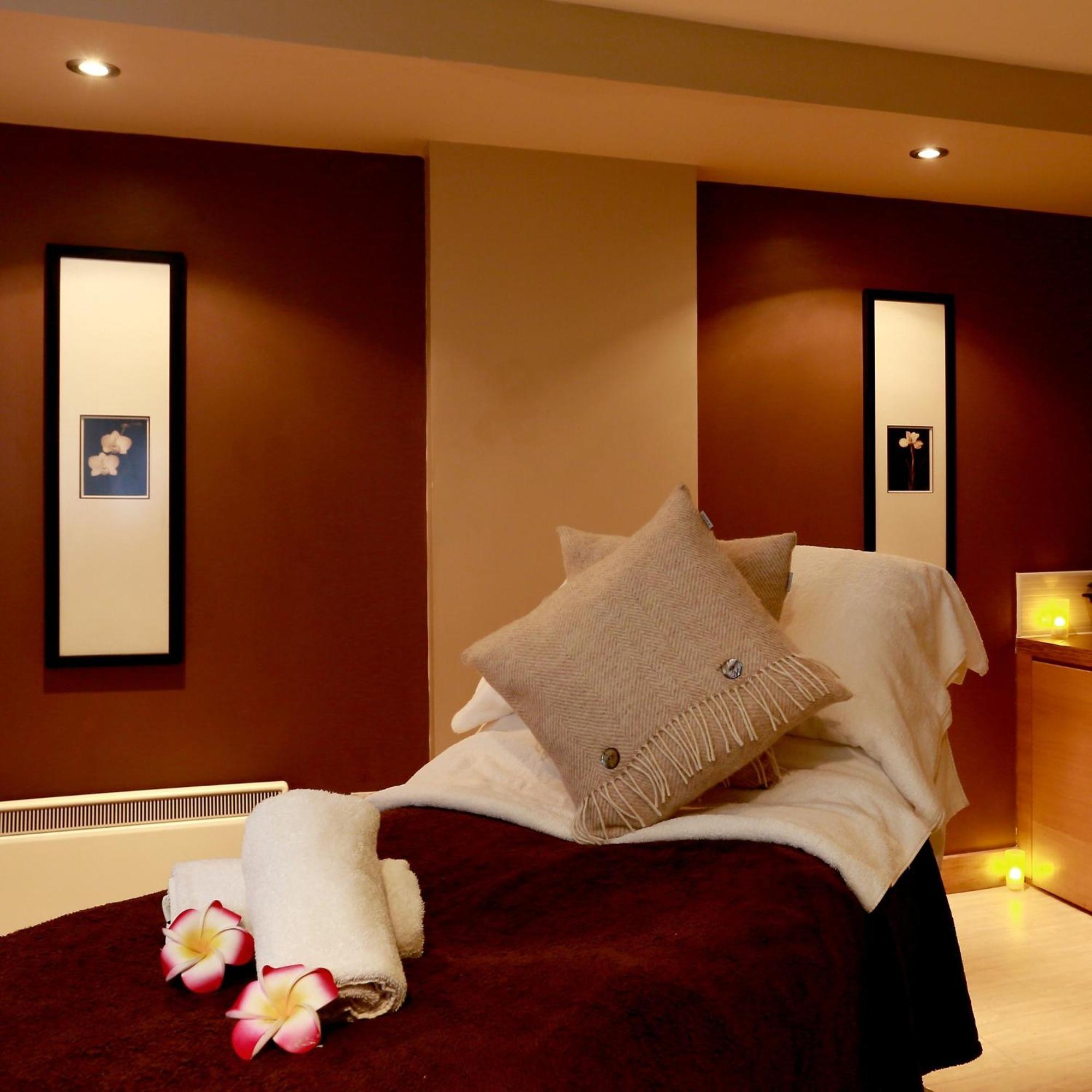 Macdonald Hill Valley Hotel, Spa & Golf Resort Уитчърч Екстериор снимка