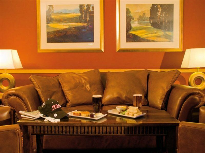 Macdonald Hill Valley Hotel, Spa & Golf Resort Уитчърч Екстериор снимка